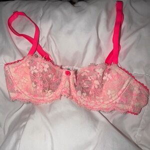 Victoria’s Secret Lace Underwire Bra in Pink